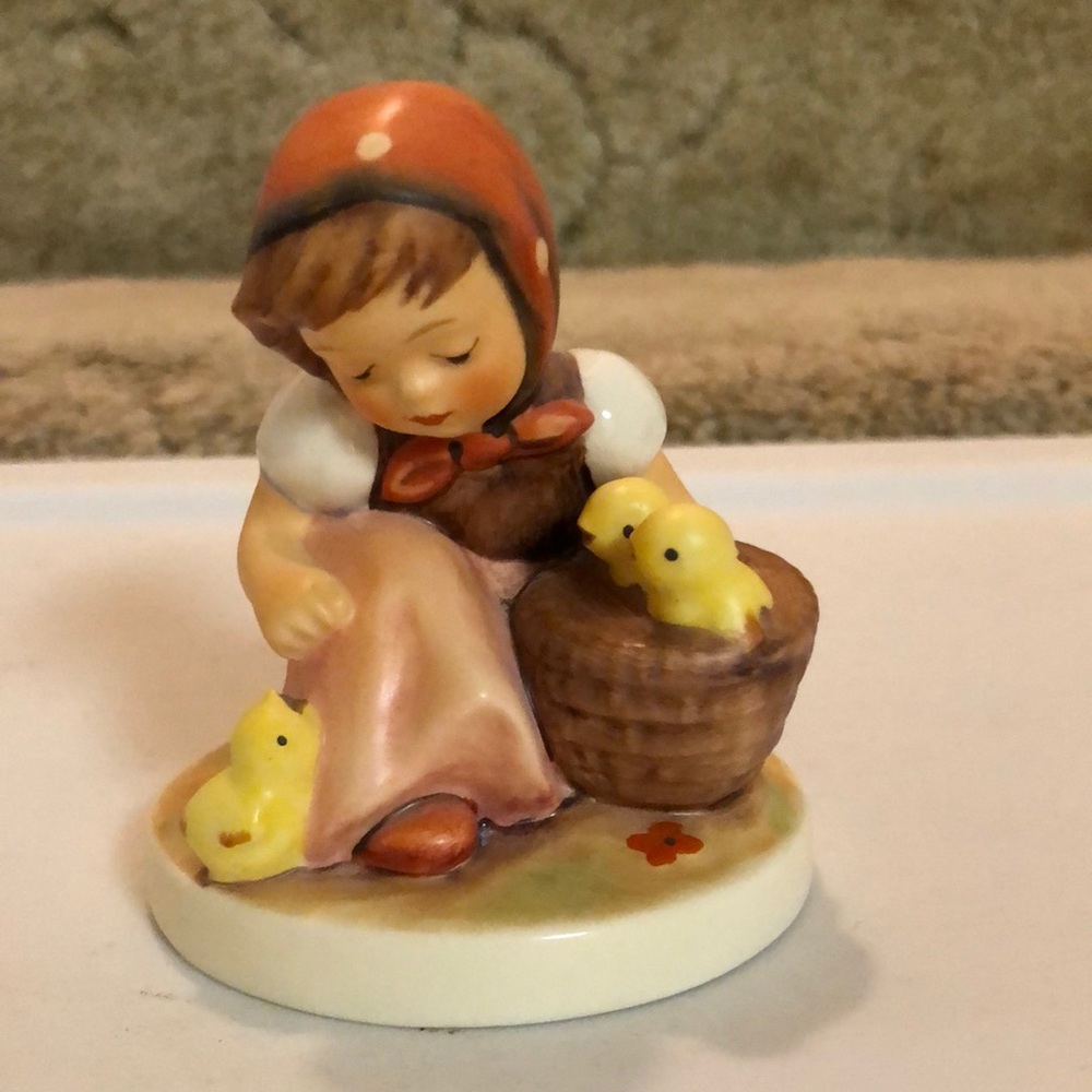 Goebel - chick girl